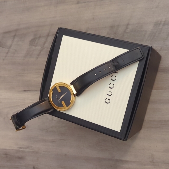 Gucci Interlocking Gold G Unisex Watch - Picture 2 of 5